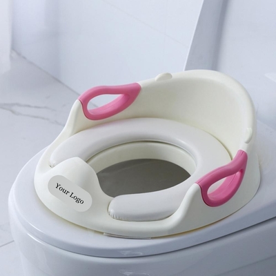 Splashproof kindertrainingstoiletstoel met handgrepen en solide patroon